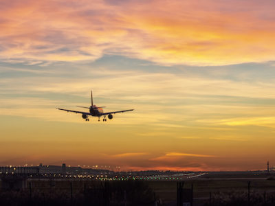 Transferts Aéroport, gare, longue distance, sur-mesure. Transferts Aéroport, gare, longue distance, sur-mesure.